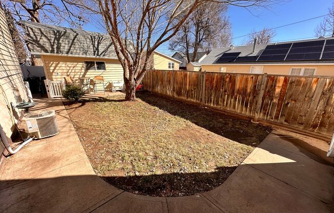2 beds, 1 bath, 800 sqft, $1,695, Unit 509 7th St - Upper unit