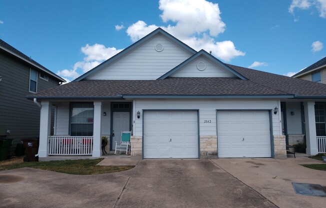 Cute updated duplex in Est Round Rock Close to Dell