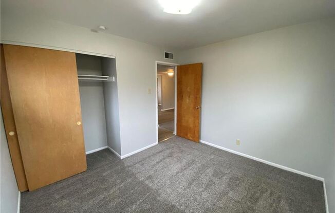 2 beds, 1 bath, 750 sqft, $965