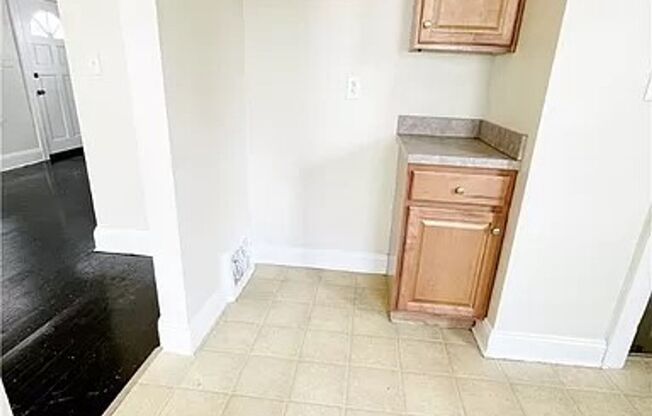 3 beds, 1 bath, $1,908