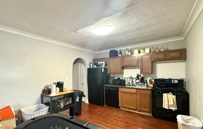 3 beds, 1 bath, 1,000 sqft, $1,500, Unit Unit 3