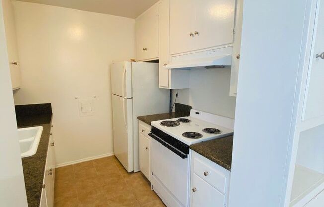 497 - 10851 MOORPARK ST