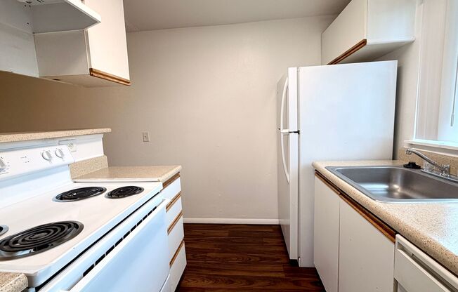 2 beds, 1 bath, 834 sqft, $1,680, Unit Q202