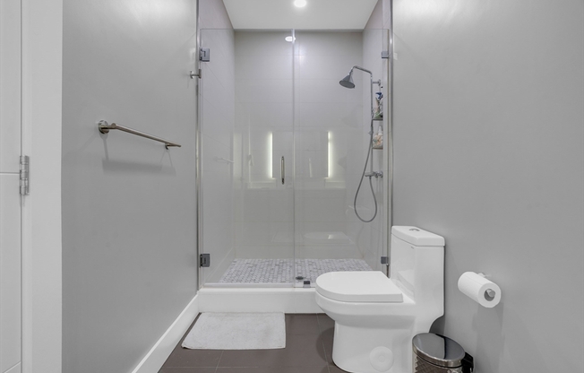 3 beds, 2 baths, 1,391 sqft, $5,500, Unit PH702