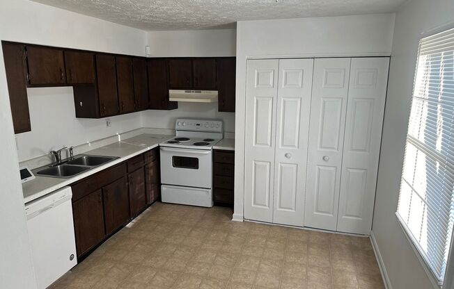 2 beds, 1 bath, 904 sqft, $1,025, Unit 48