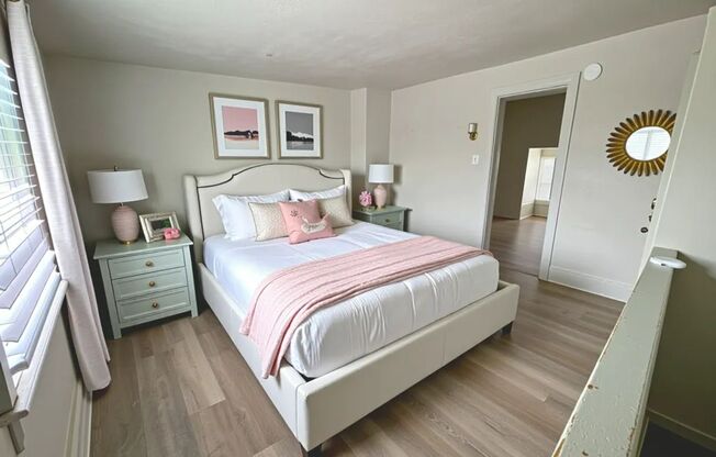 Renovated 5 Bedroom 2 Bathroom in York!