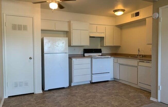 1 bed, 1 bath, 676 sqft, $1,195, Unit 50