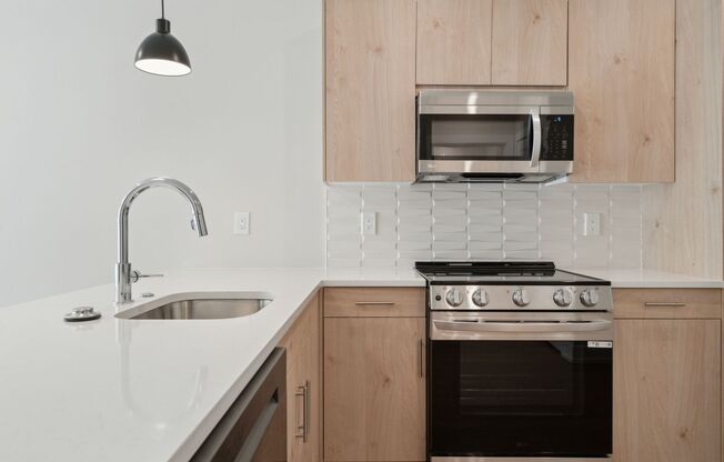1 bed, 1 bath, 618 sqft, $1,800, Unit Unit 636