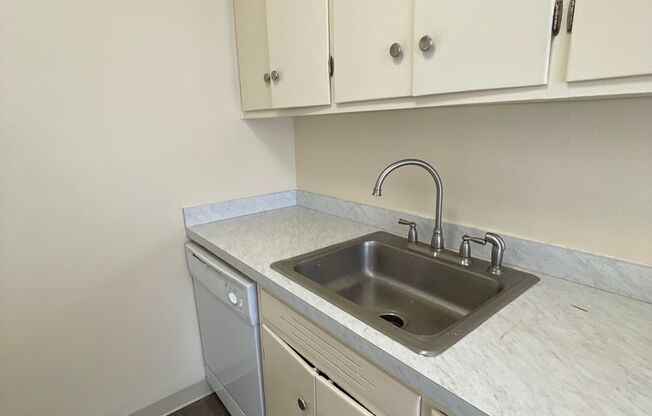 1 bed, 1 bath, 605 sqft, $995, Unit 410