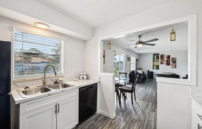 2 beds, 2 baths, 1,125 sqft, $1,650, Unit 7