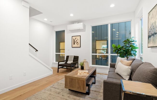 Like new 2 bedroom townhome in Georgetown