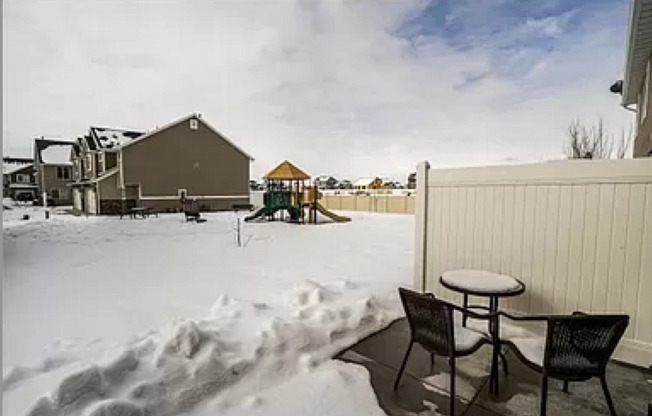 Beautiful 3 bedroom, 2.5 bathroom townhome in Syracuse!