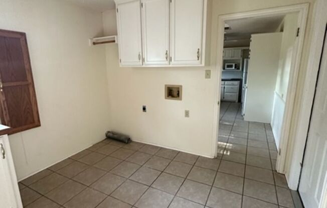 3 beds, 2 baths, $1,295