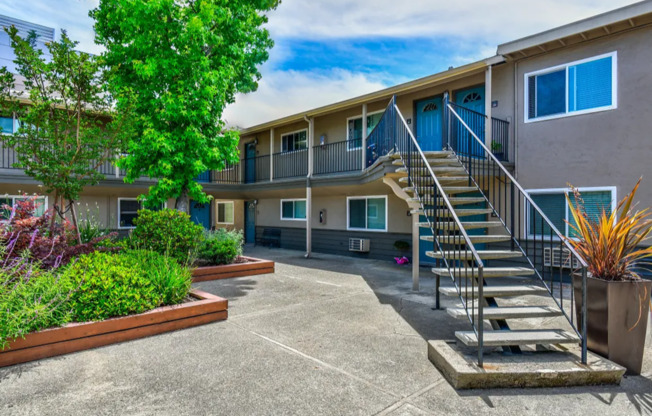 2 beds, 1 bath, 800 sqft, $2,295, Unit 4