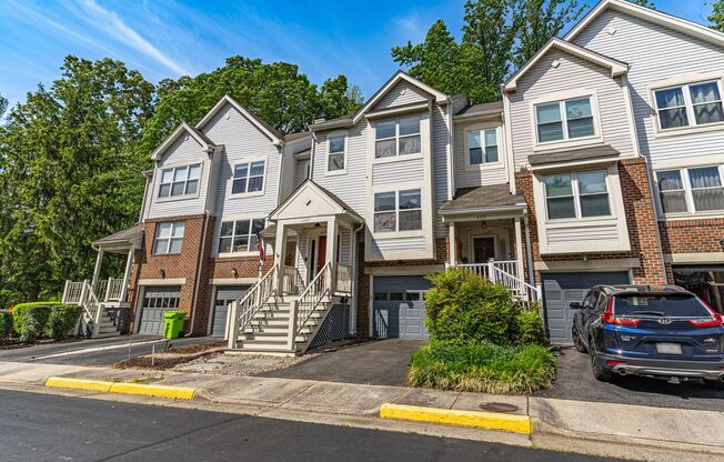 Elegant townhome in West Springfield Available June 15!