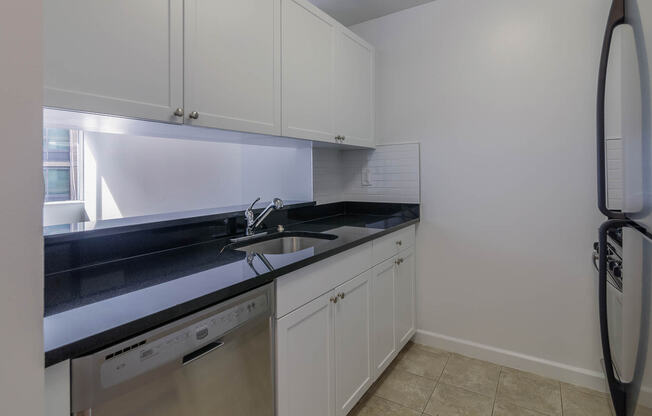 1 bed, 1 bath, 645 sqft, $4,330, Unit 16M