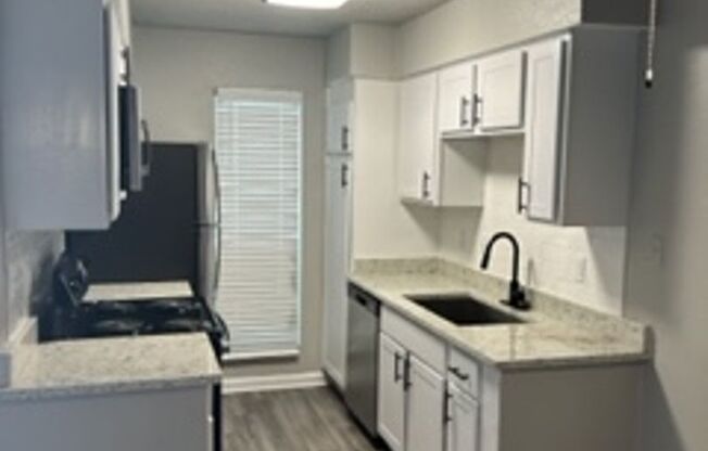 2 beds, 1 bath, 810 sqft, $1,295, Unit 2157