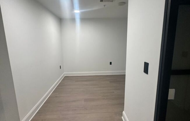 1 bed, 1 bath, $2,400, Unit # 518