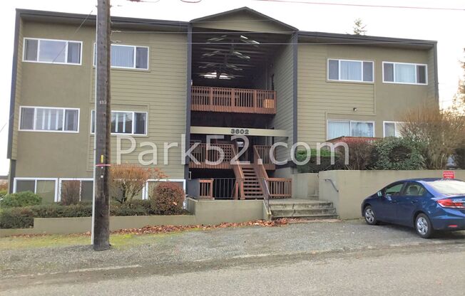 2 beds, 1 bath, $1,295