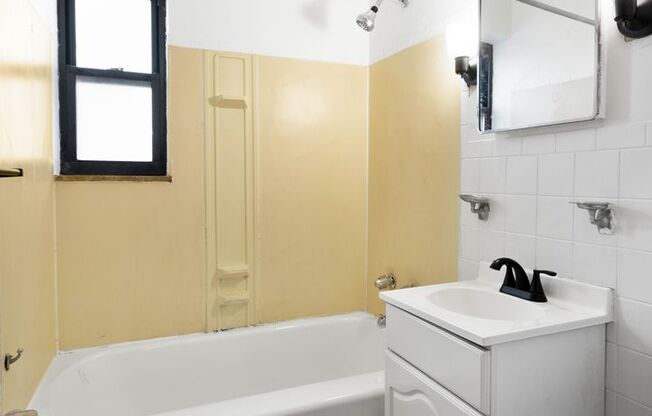 2 beds, 1 bath, 800 sqft, $475, Unit 2117 Brownsville Road - B22