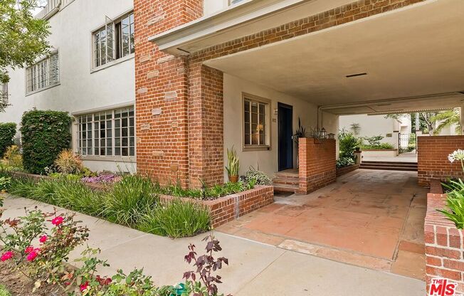 11901 W SUNSET BLVD