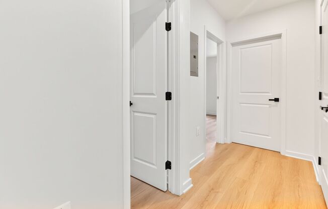 Charming 2 BR/1 BA Apartment in Congress Heights!