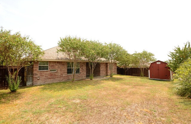 3 beds, 2 baths, $1,650