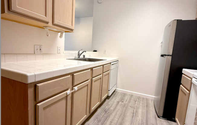 Parc Crossing 1 Bed 1 Bath Unit in Mountain View Available Now!!!!