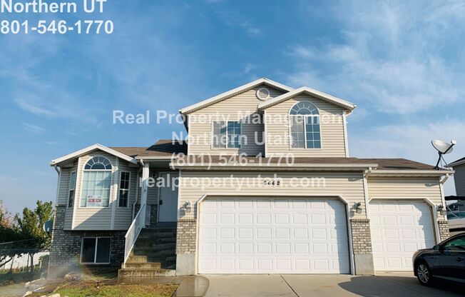 4 Bedroom 3 bath Home in Roy Available!