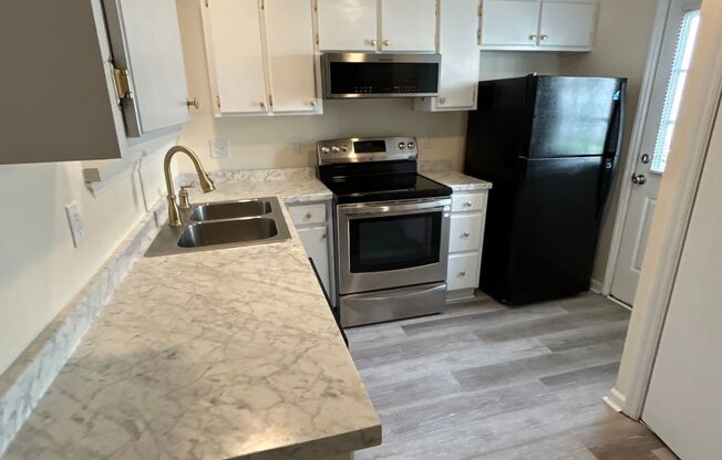 Updated 2 Bed | 2.5 Bath Townhouse in Clayton