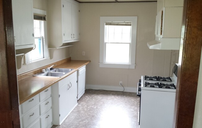 2 beds, 1 bath, $1,400