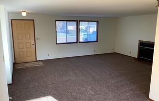 3 beds, 2 baths, $1,795, Unit 2302 Ironwood St