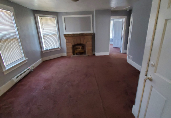 1334 W 95 ST