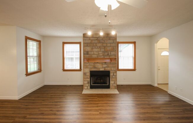 2 beds, 2 baths, 1,650 sqft, $2,135