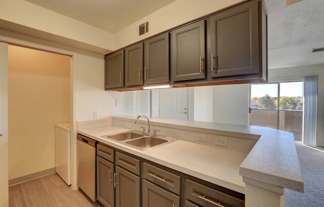 1 bed, 1 bath, 636 sqft, $1,700, Unit 14-106