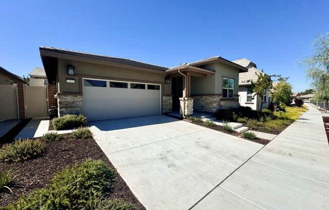 55+ 3 bedroom single story home with SOLAR iNCLUDED for Lease in Temecula!