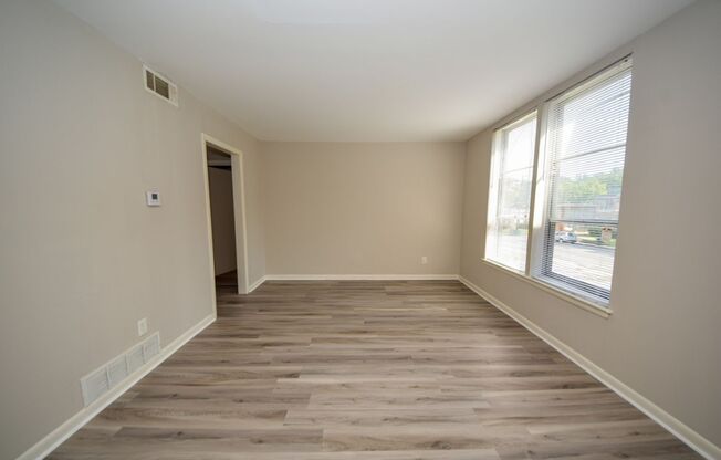 Midtown 2 bed, 1 bath near Overton Park.