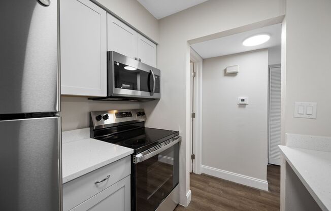 2 beds, 1 bath, 740 sqft, $1,595, Unit 202