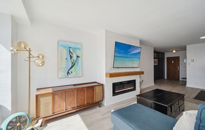 Stunning 1 BR/1 BA Condo in Southwest Waterfront!