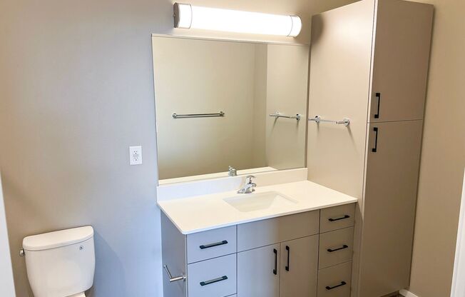 2 beds, 2 baths, 1,092 sqft, $1,750, Unit Bldg 5 Apt 5300