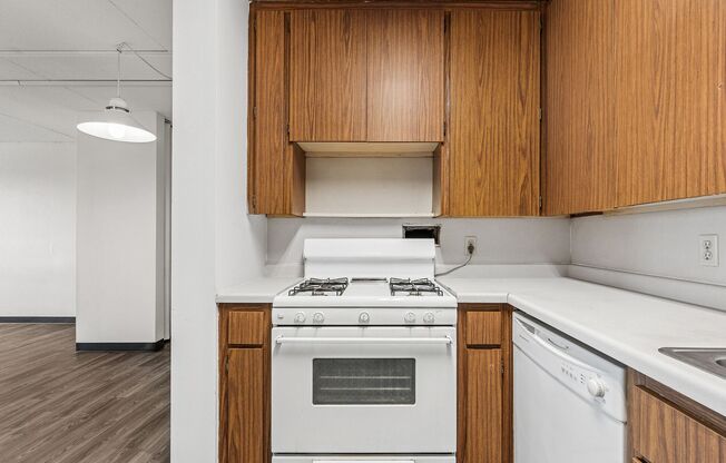 1 bed, 1 bath, 555 sqft, $1,180, Unit 303