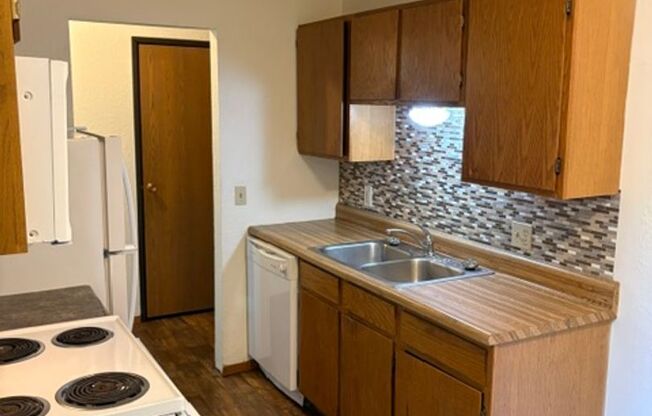 2 beds, 1 bath, 750 sqft, $850, Unit 78