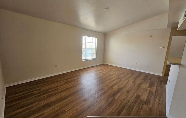 2/2 Third Floor Condo at Coral Cove W/ Water Included.