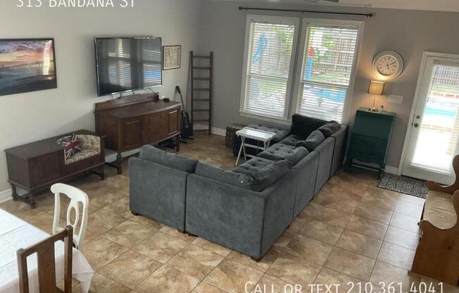 313 BANDANA ST