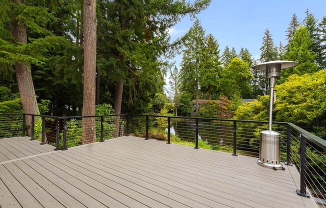 Remodeled 4 Bedroom Kirkland Retreat with Private Waterfront Setting