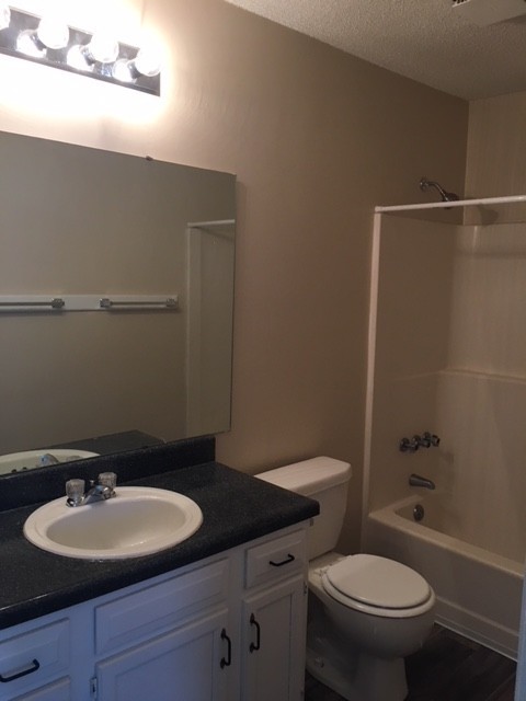 2 beds, 2.5 baths, 1,200 sqft, $1,650, Unit 4400