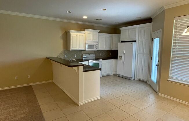 3 Bed, 2 Bath in Surrey Hills of Yukon