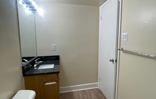 2 beds, 2 baths, 1,000 sqft, $1,975, Unit 14200 #104