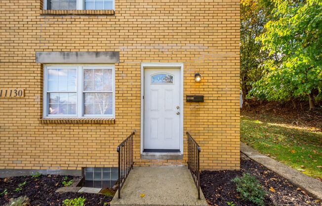 AVAILABLE JULY 1st!! FANTASTIC 1-bedroom in PENN HILLS!