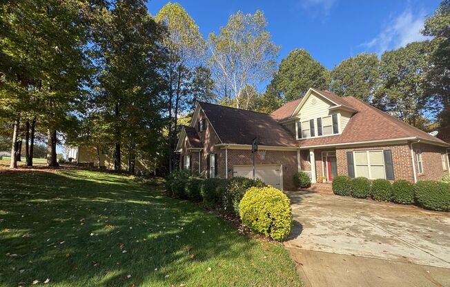 Elegant Full-Brick Estate 4 bedroom/2.5 bathroom